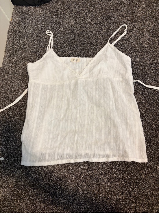 Brandy Melville Tops - White Lace-Trim brandy tank
